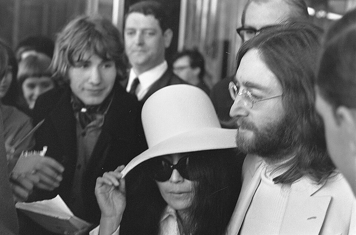 Photo of John Lennon and Yoko Ono, 1969